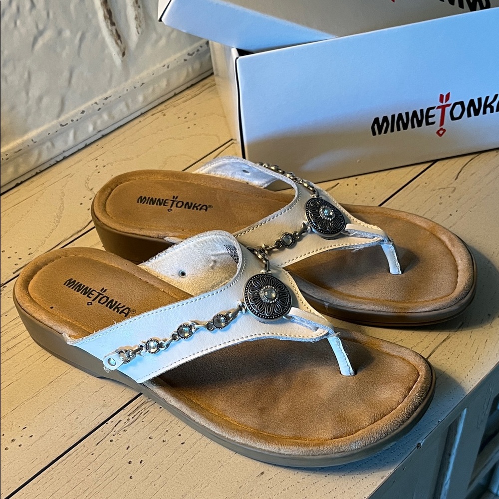 Minnetonka White and Brown Women's Sandals - size 9